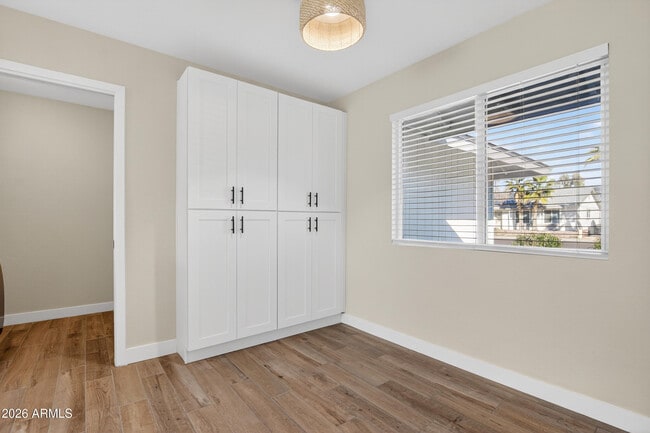 Building Photo - 2355 W Waltann Ln