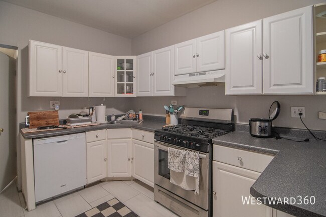 Building Photo - 3506 N Reta Ave