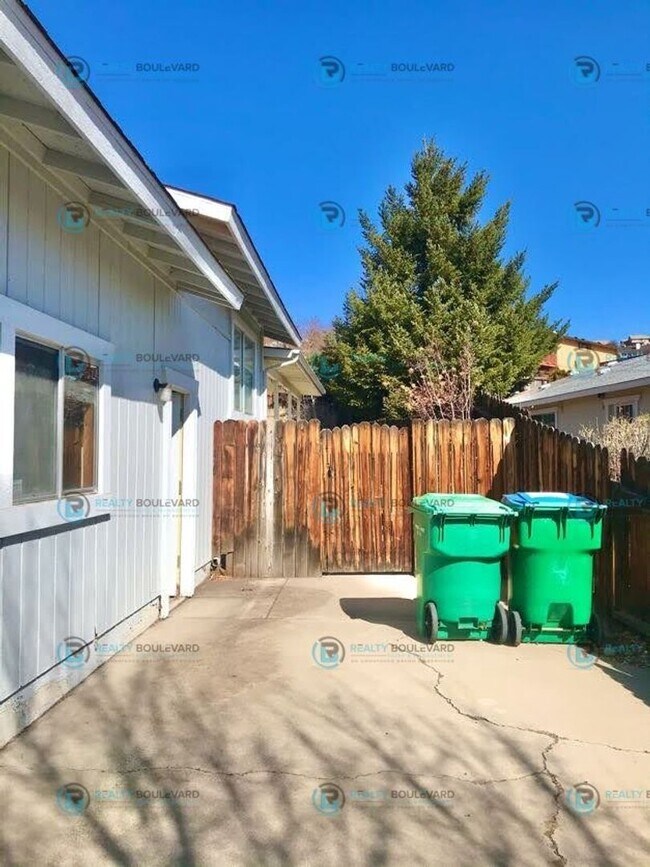 Building Photo - You will love this back yard!!