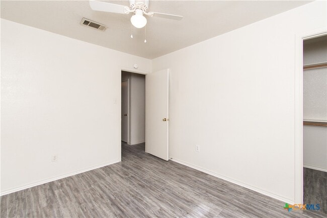 Building Photo - 1703 Cedarhill Dr