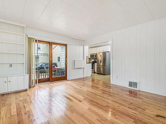 Building Photo - Charming 3BR in SE Grand Rapids