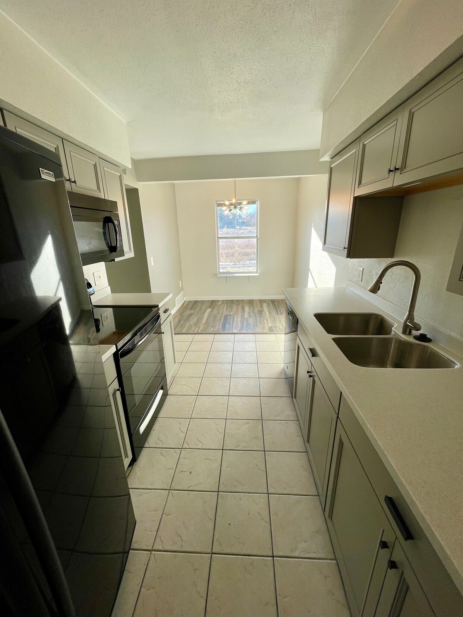 Building Photo - 7395 E Eastman Ave