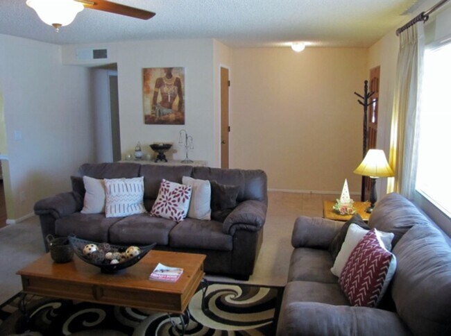 Building Photo - 3BR/2BA w/ central A/C in Sierra Vista, AZ