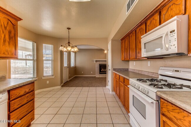 Building Photo - 628 Paseo Hermoso Dr