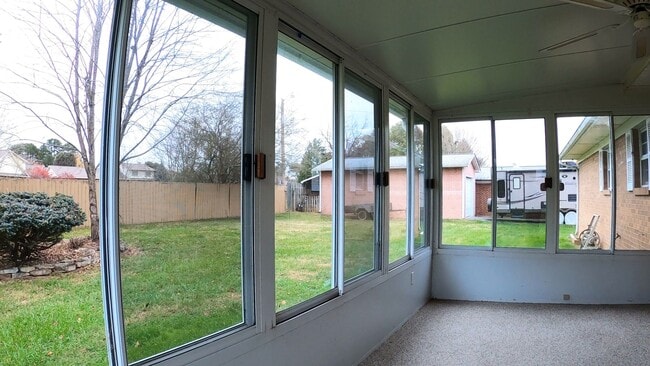 Building Photo - ALL ONE LEVEL IN THE HALLS COMMUNITY! 2 BD...