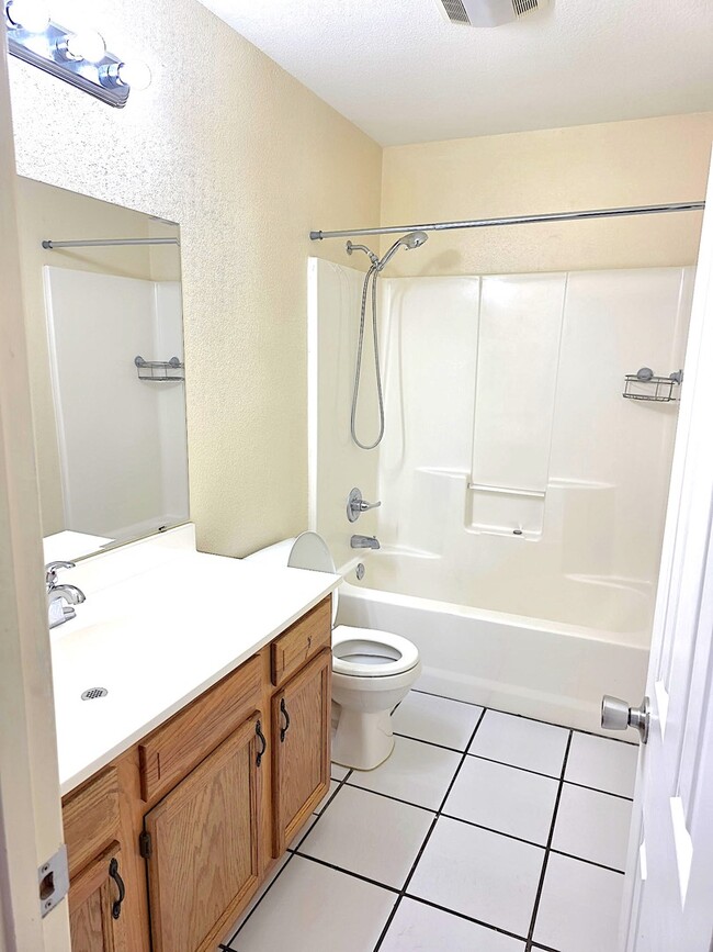 Building Photo - 129 Townsgate Plaza