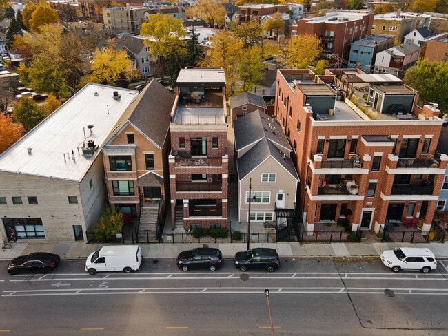 Primary Photo - 3136 N Elston Ave