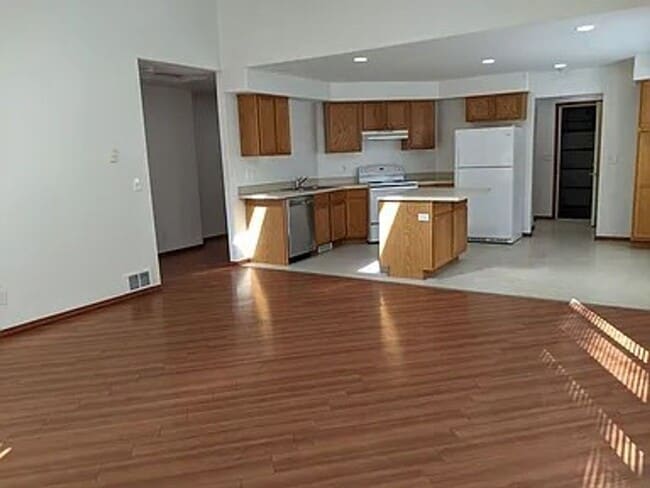 Building Photo - 759 Stephens Dr