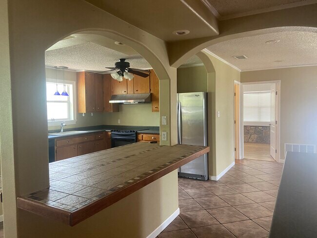 Building Photo - 1331 Hinch Dr