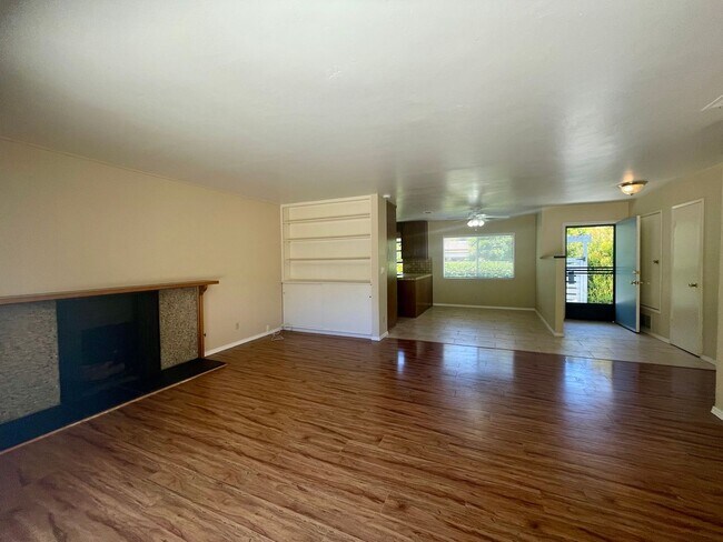 Building Photo - 1061 Via Regina