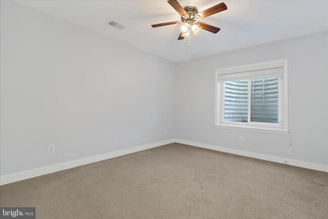 Building Photo - 132A Pineview Ave