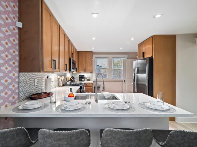 Building Photo - 6110 Ellen Ave