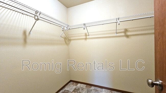 Building Photo - 3612 NE 81st Cir