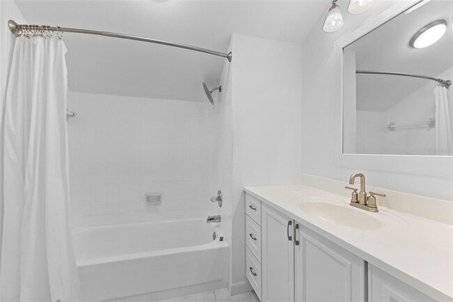 Building Photo - 3010 W Grovewood Ct