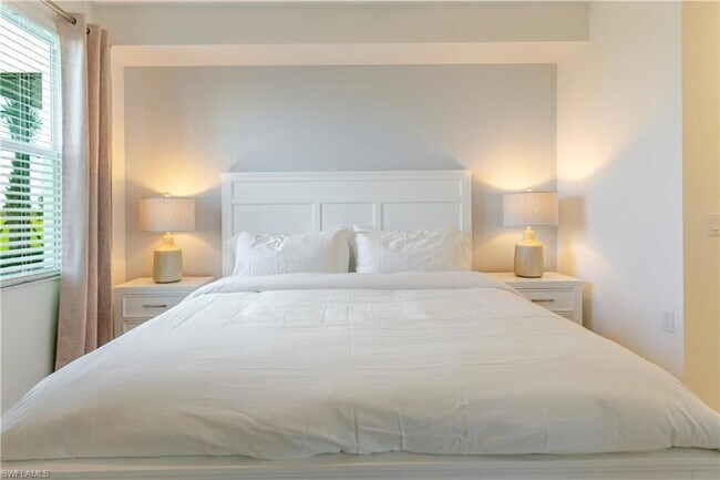 Building Photo - 15345 Grn Acrs Ave