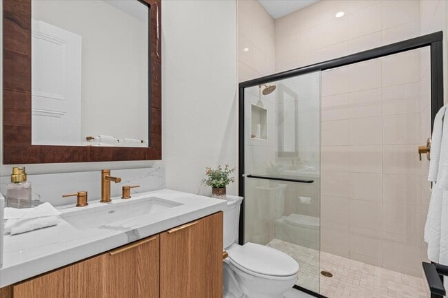 Building Photo - 446 Fountain Dr