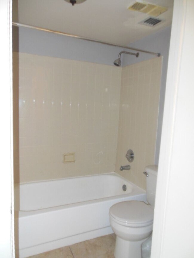 Building Photo - Move-In Ready Rental near Tanger Outlets!