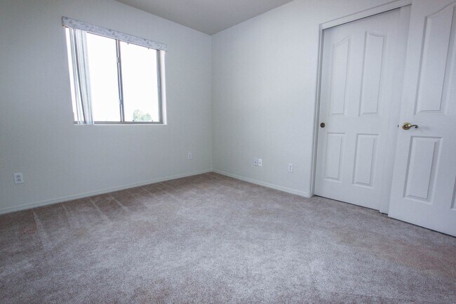 Building Photo - 4 Bedroom Home with 3 Car Garage in PV!