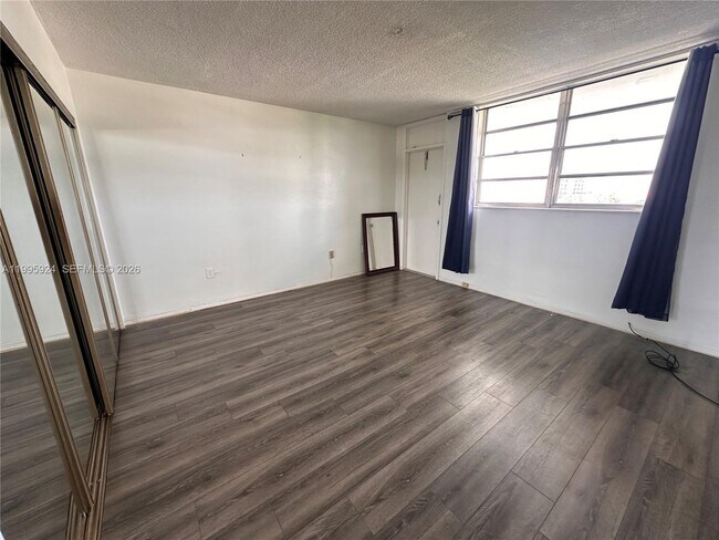 Building Photo - 12590 NE 16th Ave