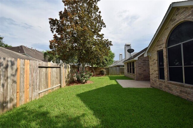 Building Photo - 2231 Oak Sand Dr