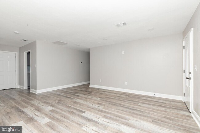 Building Photo - 719 Cotter Rd