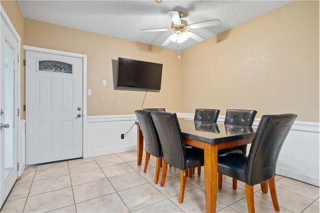 Building Photo - 13737 River Canyon Dr
