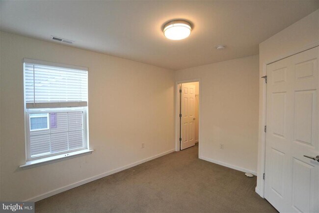 Building Photo - 1013 Chapman Cir