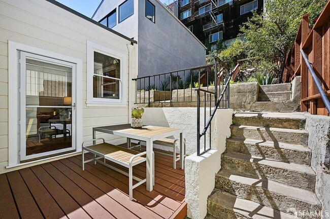Building Photo - 646 De Haro St