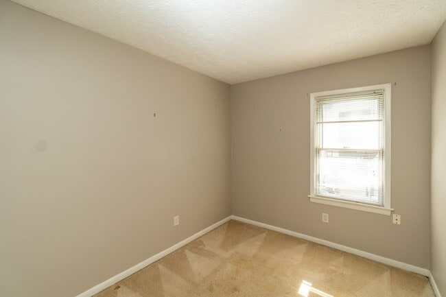 Building Photo - 461 Averill Ave