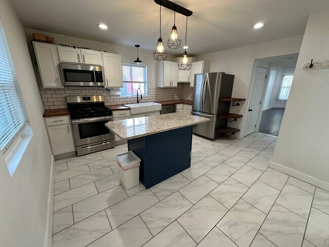 Building Photo - 443 Barth Ave SE