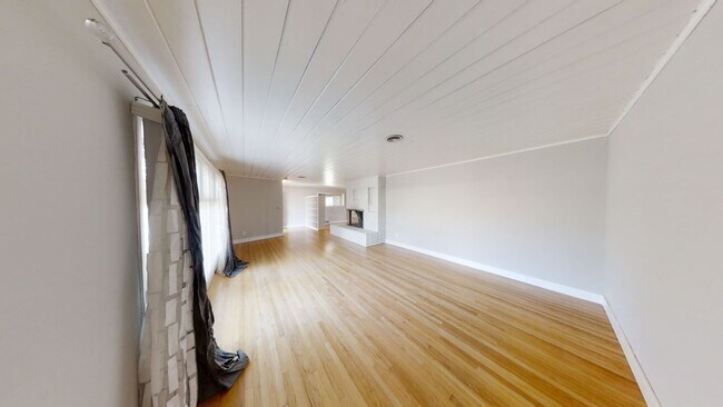 Building Photo - Newly Remodeled with Amazing Views!