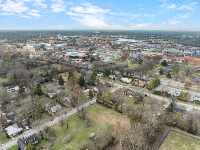 Building Photo - Fantastic 2 Bed, 1 Bath.  Walk to MTSU! Ut...