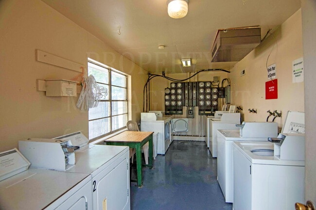 Building Photo - Spacious 2-Bedroom Apartment with Off-Street Parking & On-Site Laundry