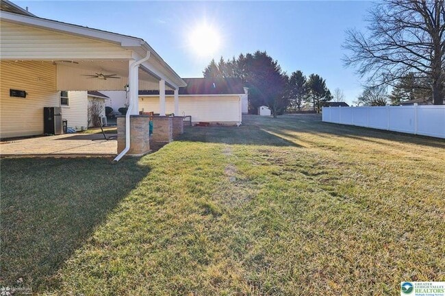 Building Photo - 2811 Kingsview Ave