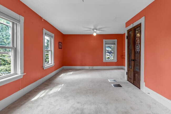 Building Photo - 589 Breckenridge St