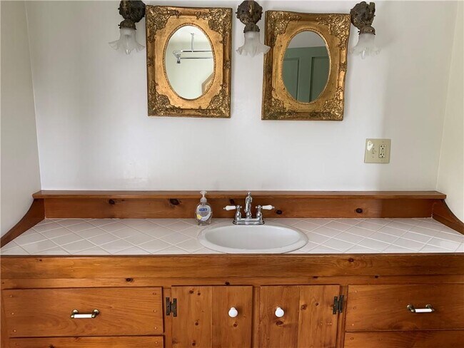 Building Photo - 47 Mill St