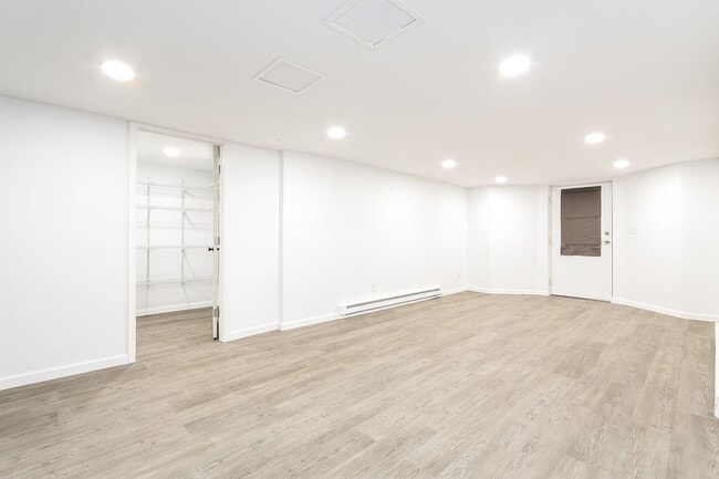 Building Photo - 400 W Bridge St