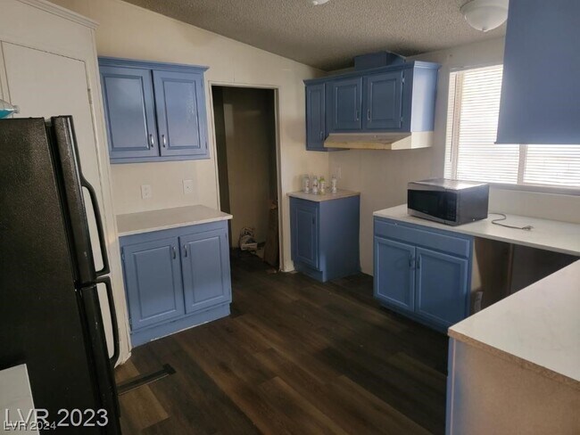 Building Photo - 5255 Sir James Way