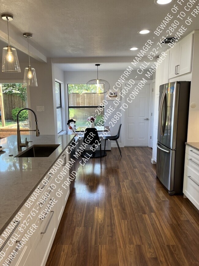 Building Photo - 645 Thompson Dr