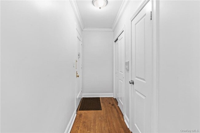 Building Photo - 250 Martine Ave