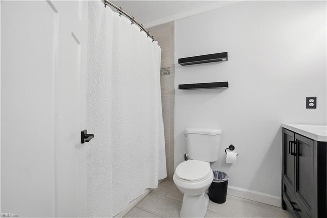 Building Photo - 1859 Parkview Ave