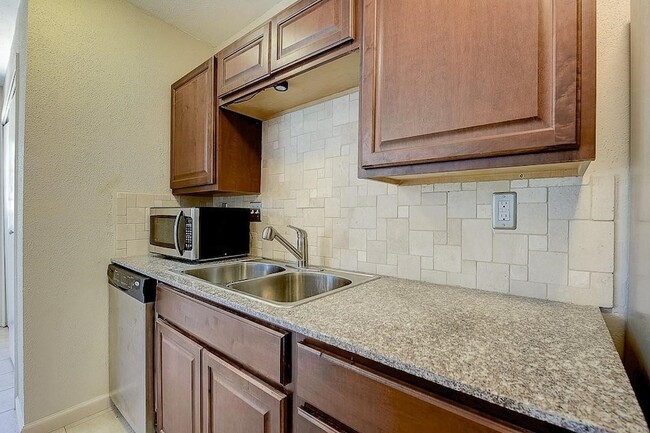 Building Photo - 5501 Adams Dr