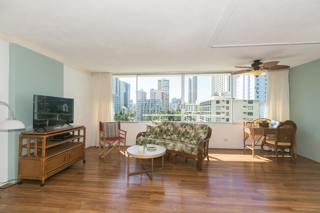 Building Photo - Seaside Towers fully furnished one bedroom...