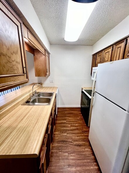 Building Photo - 475 Industrial Dr W