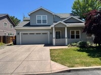 Building Photo - NEW TO MARKET/ LARGE 2 STORY HOME ON PRIVA...