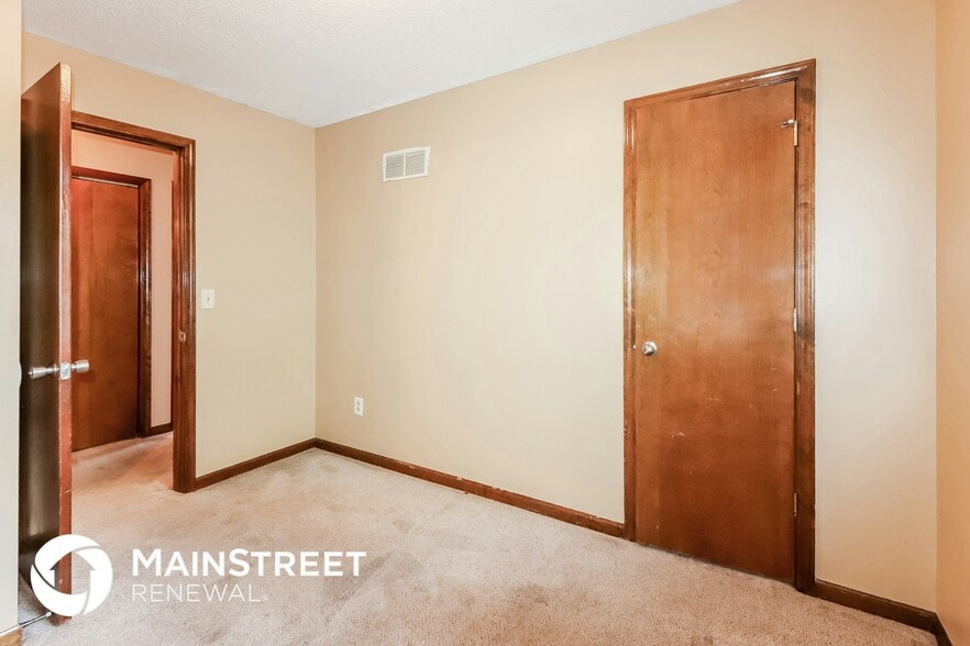 Building Photo - 301 W Heritage Dr