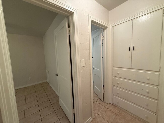 Building Photo - Historic Plaza District Apartment | Walkable Location & Classic Character