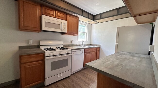 Building Photo - Spacious 3-bed home in Midland, PA!
