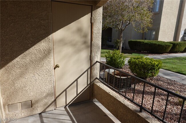 Building Photo - 7885 W Flamingo Rd