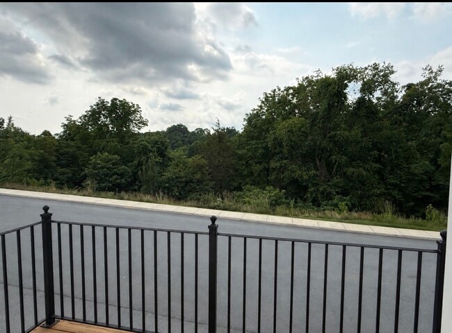 Building Photo - 704 Grays Pointe Ct